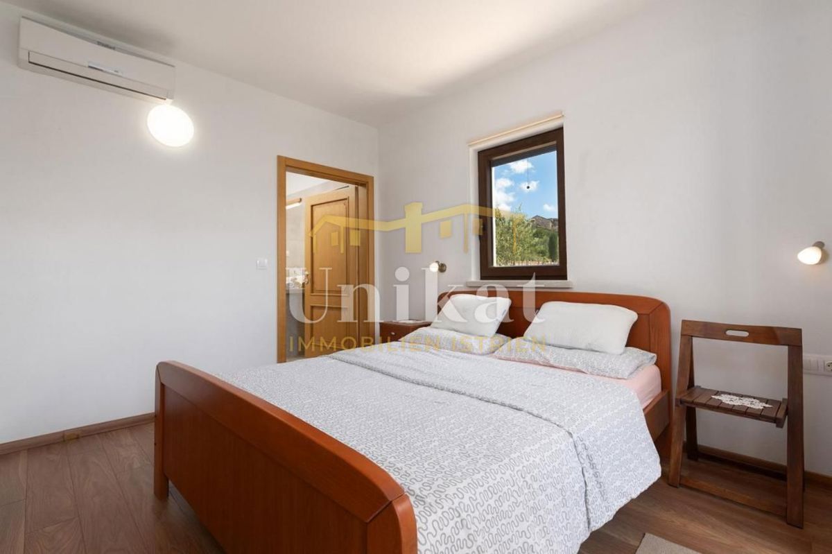 Hiša s bazenom in pogledom na morje